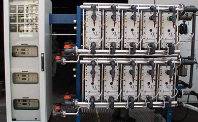 EDI是一種將離子交換技術(電滲析)、離子交換膜技術和離子電遷移技術相結合的純水制造技術。它巧妙的將電滲析和離子交換技術相結合，利用兩端電極高壓使水中帶電離子移動，并配合離子交換樹脂及選擇性樹脂膜以加速離子移動去除，從而達到水純化的目的。